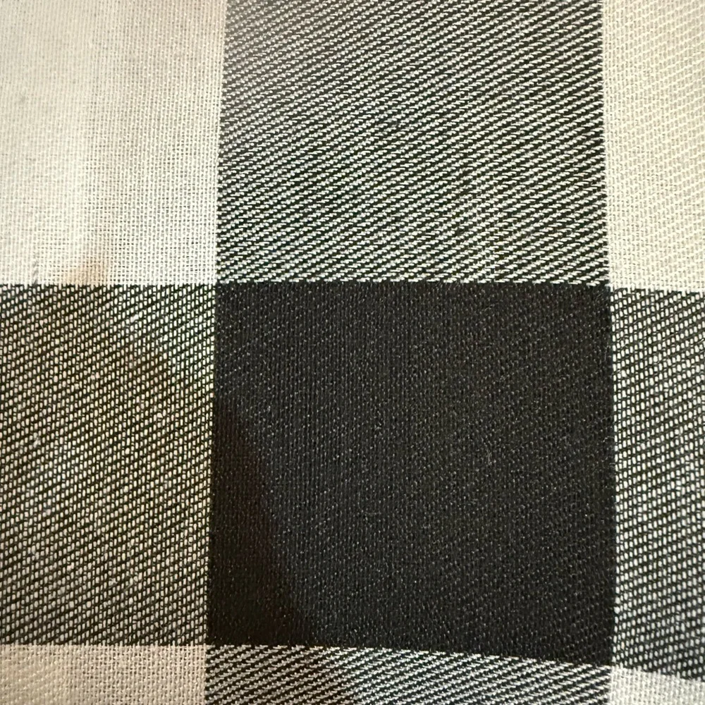 Classic Black and White Buffalo Tablecloth BY Robert Stanley NWT 60” x 120”